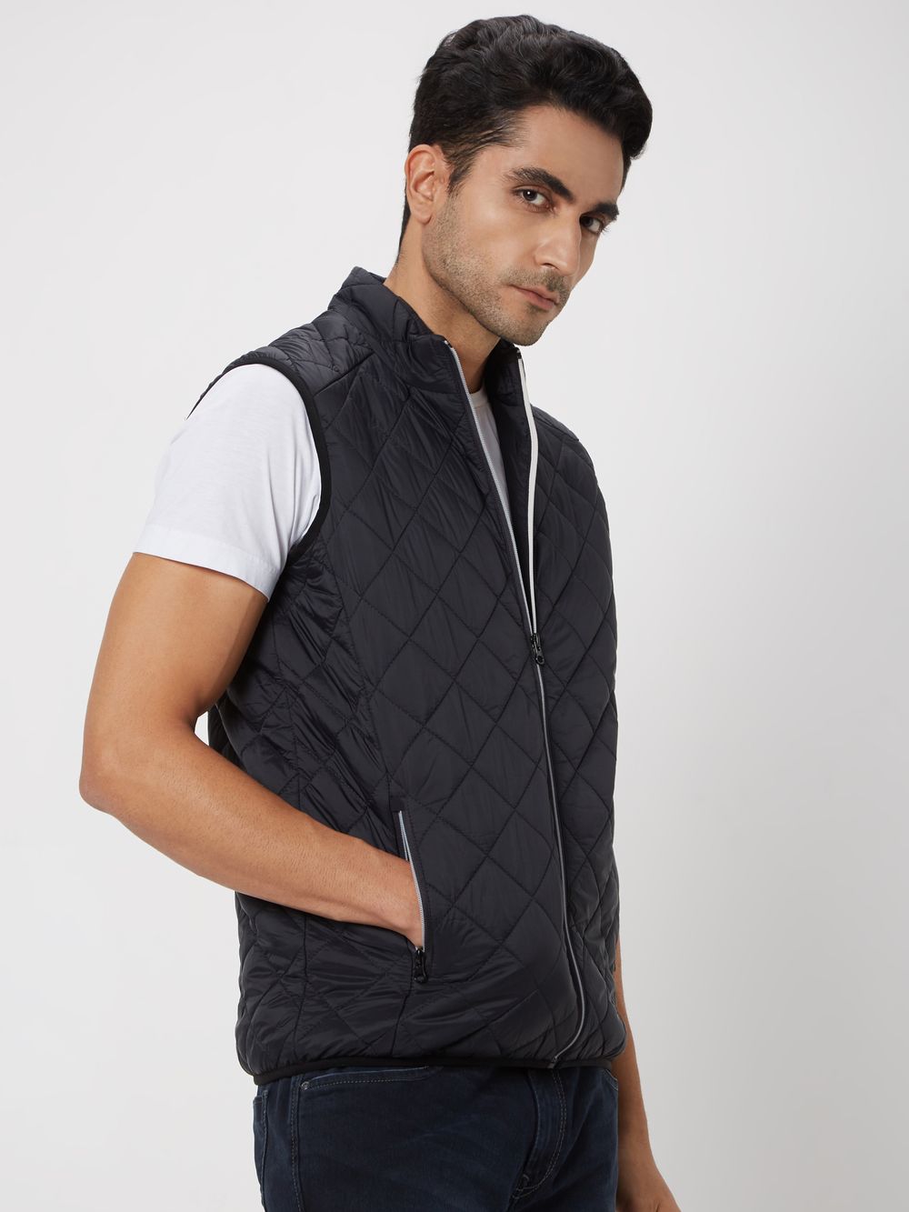 BLACK GILET SLIM FIT JACKET