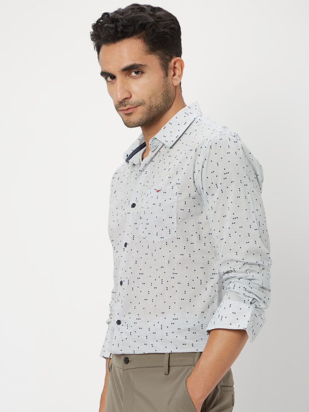 White & Black Geometric Print Slim Fit Casual Shirt