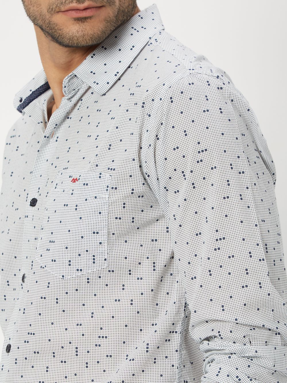 White & Black Geometric Print Slim Fit Casual Shirt