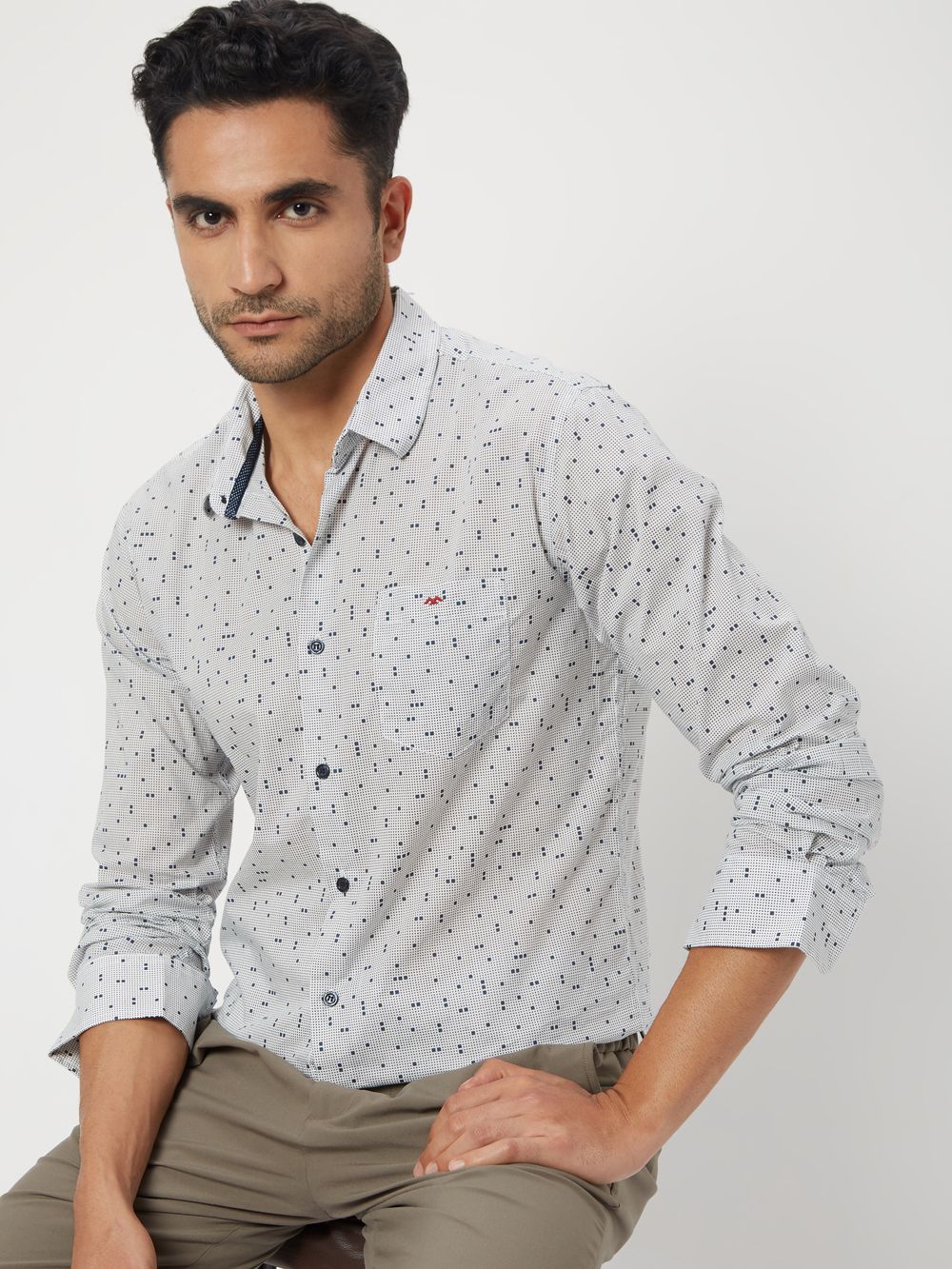 White & Black Geometric Print Slim Fit Casual Shirt