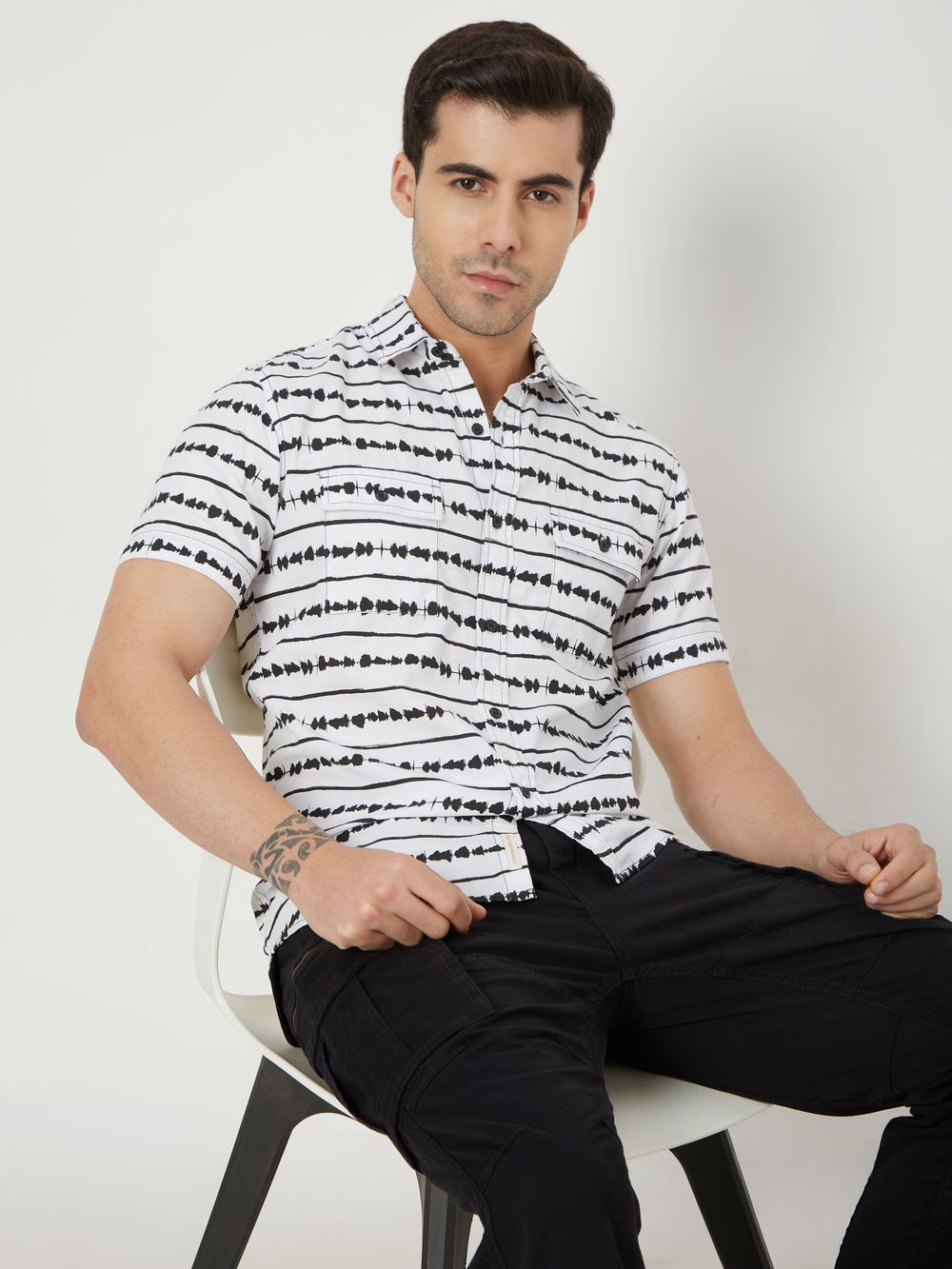 White & Black Wave Stripe Slim Fit Casual Shirt