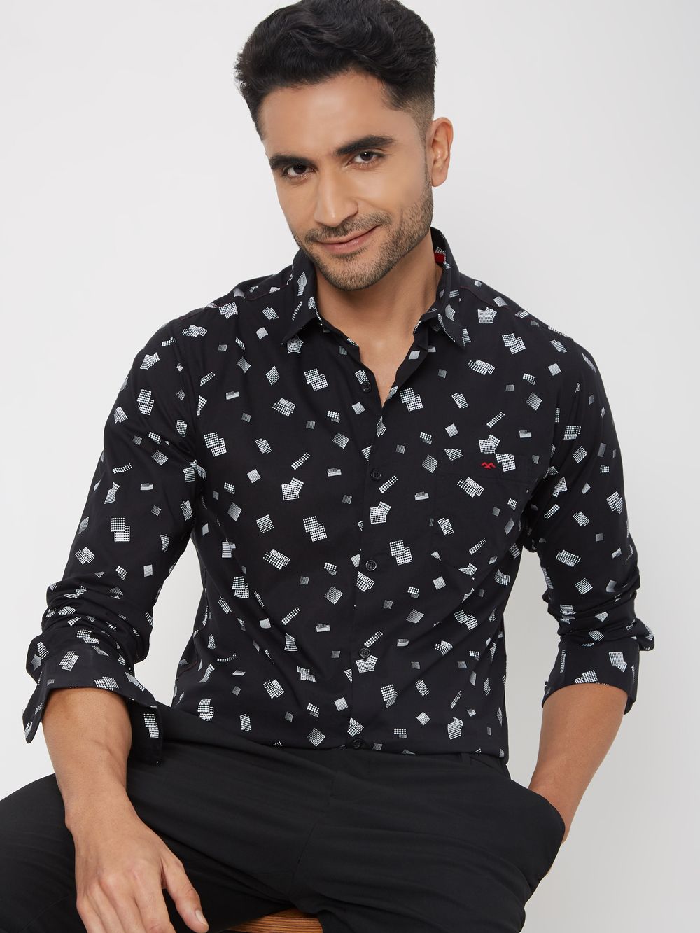 Black & White Geometric Print Slim Fit Casual Shirt