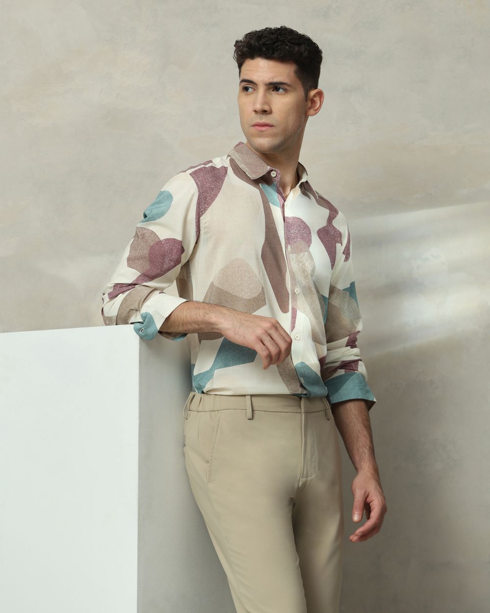 Off White Abstract Print Slim Fit Casual Shirt