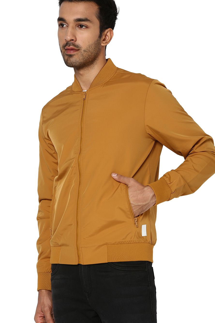 Lightweight Jacket With Contrast Internals & Mesh Lining