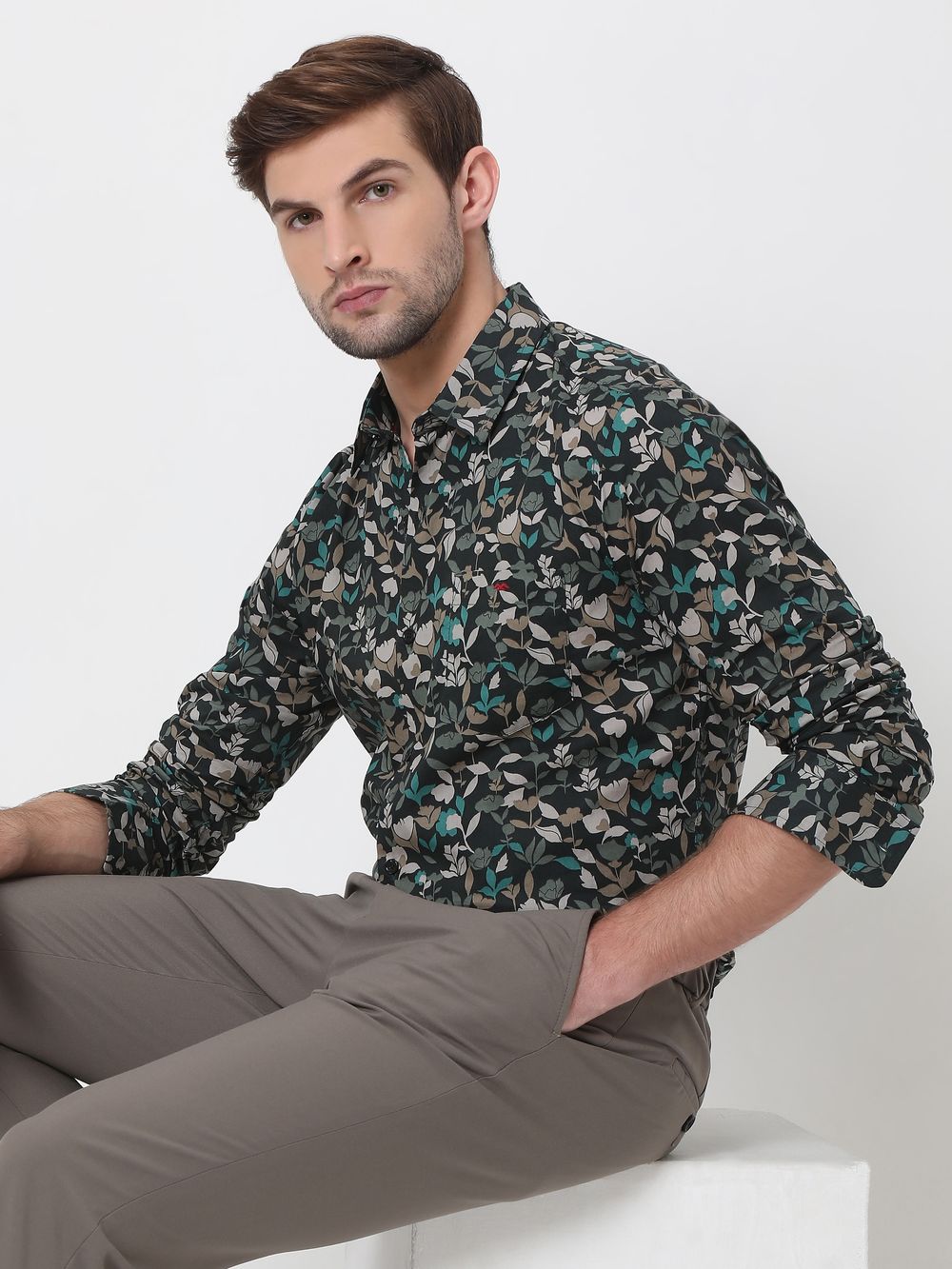 Green & Off White Floral Print Slim Fit Casual Shirt