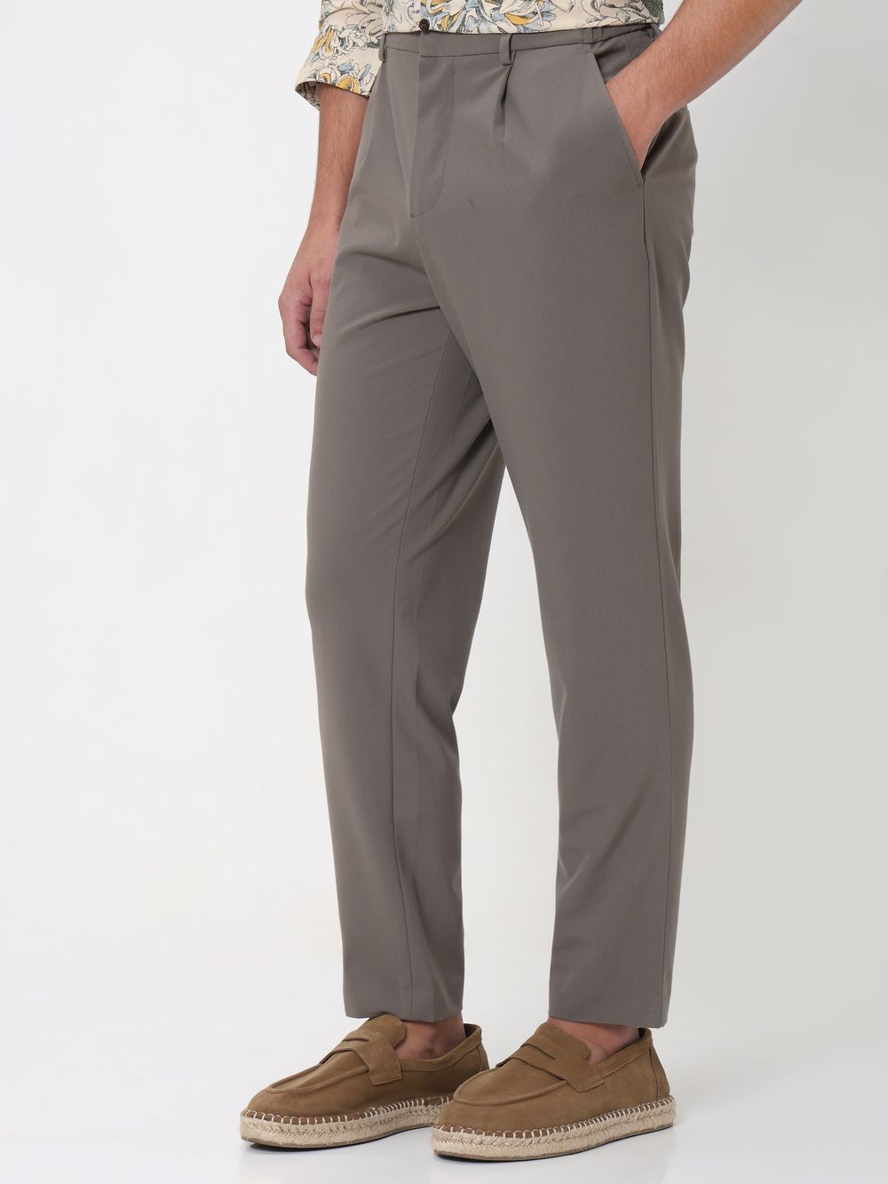 Beige Relaxed Tapered Fit Single Pleated Pants Trouser