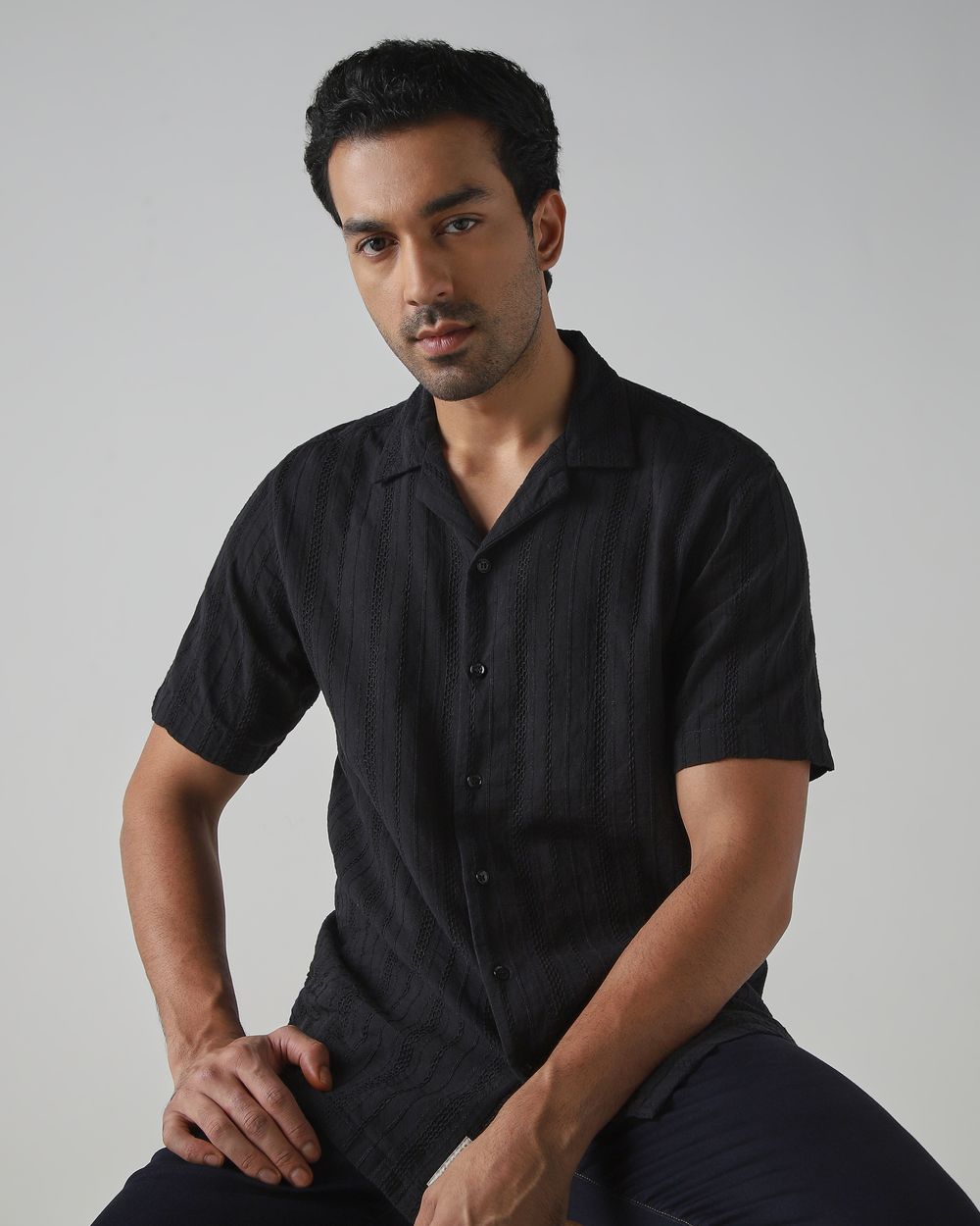Black Textured Plain Relaxed Fit Casual Shirt