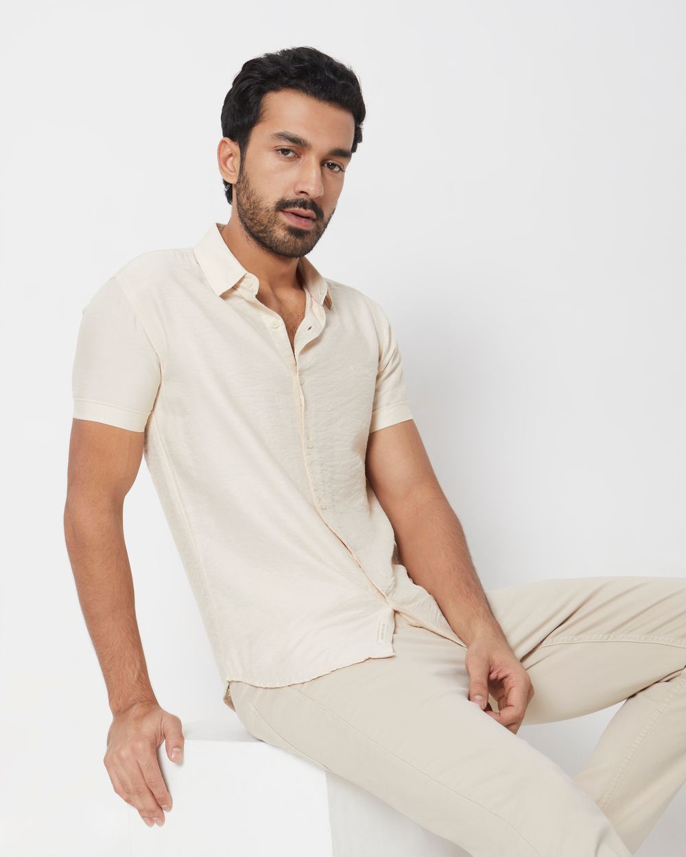Off White Textured Plain Slim Fit Casual Shirt