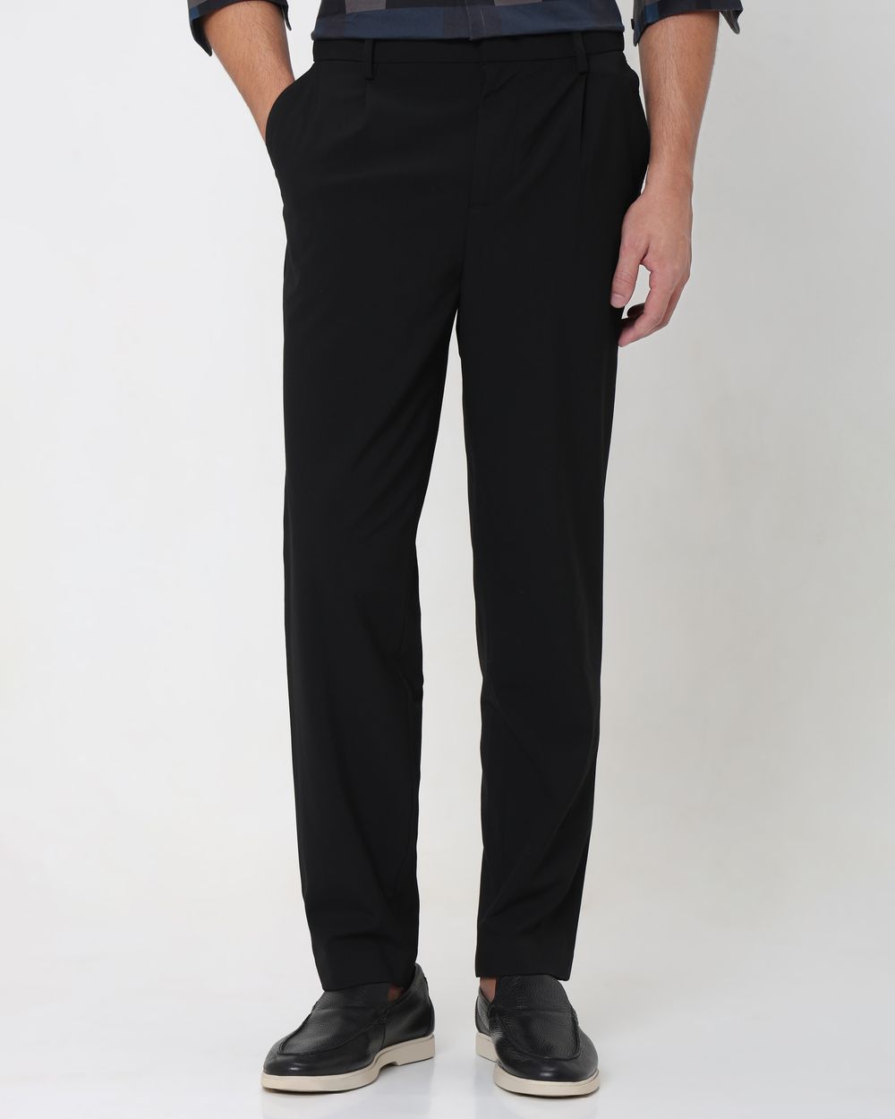 Black Relaxed Tapered Fit Single Pleated Pants Trouser