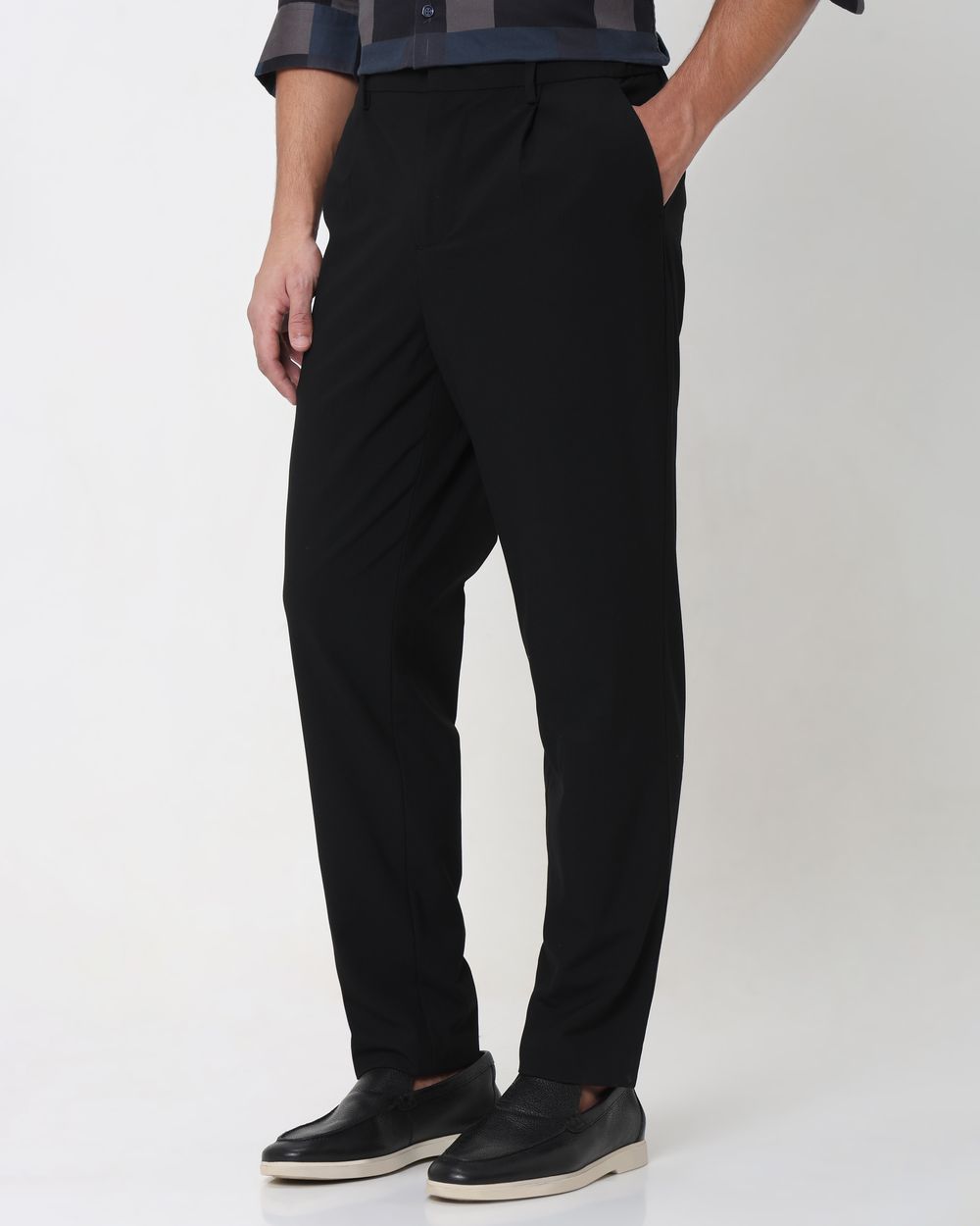 Black Relaxed Tapered Fit Single Pleated Pants Trouser