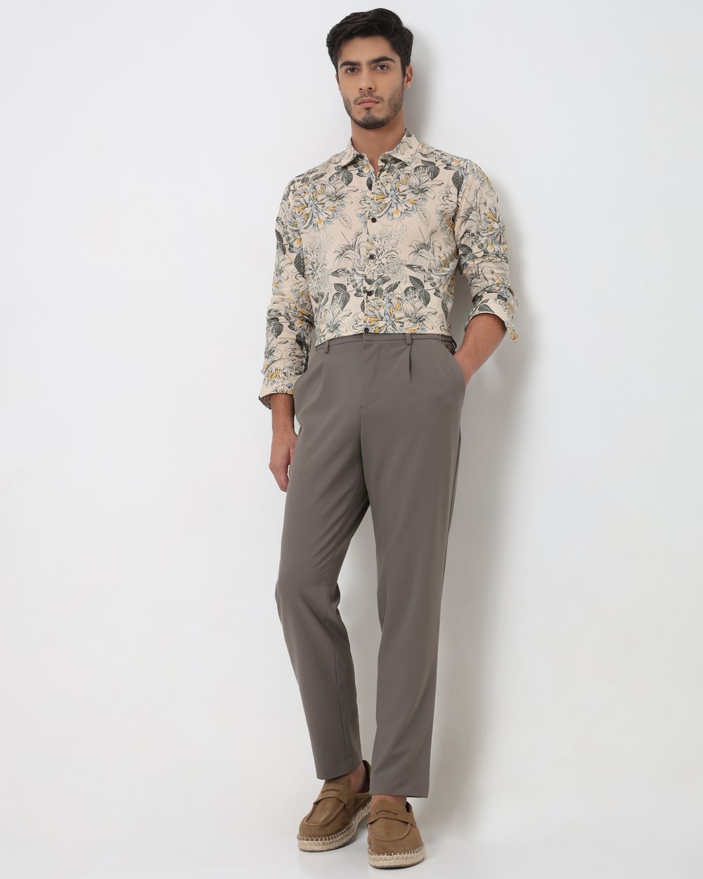 Beige Relaxed Tapered Fit Single Pleated Pants Trouser