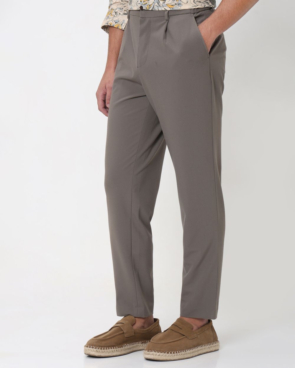 Beige Relaxed Tapered Fit Single Pleated Pants Trouser
