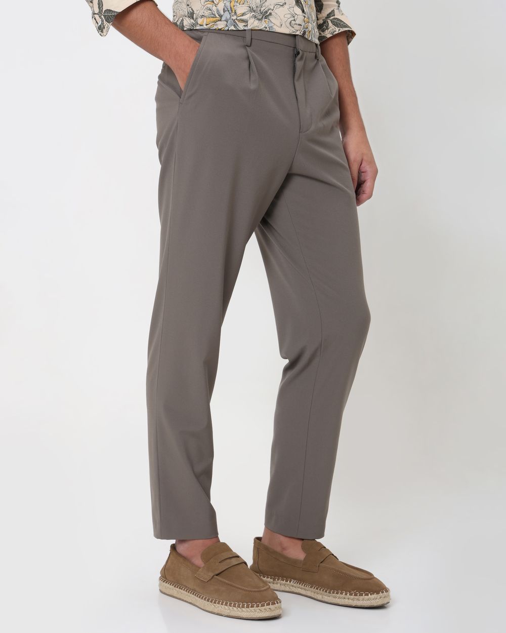 Beige Relaxed Tapered Fit Single Pleated Pants Trouser