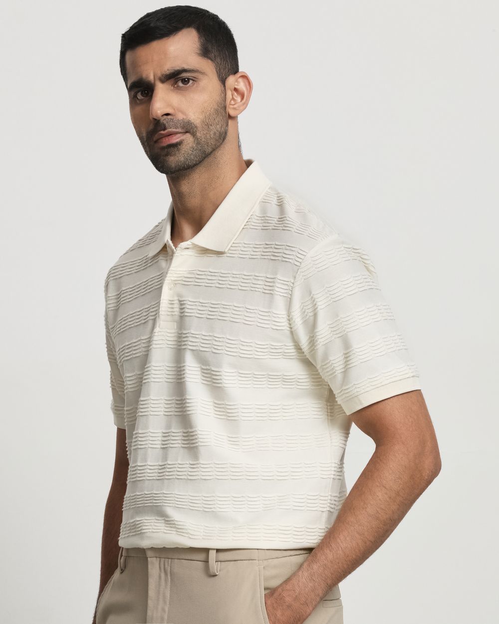 Off White Textured Plain Slim Fit Polo