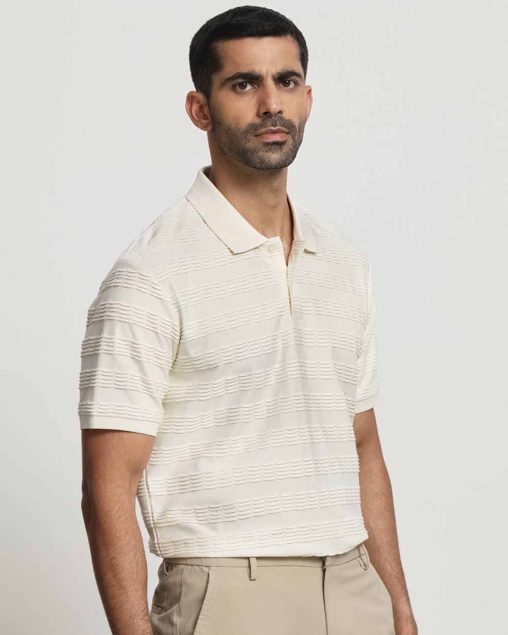 Off White Textured Plain Slim Fit Polo