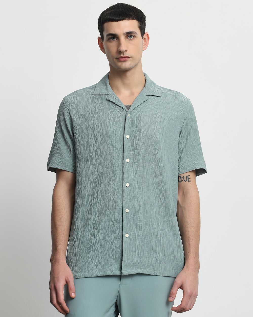 Green Textured Plain  Relaxed Fit Casual Shirt