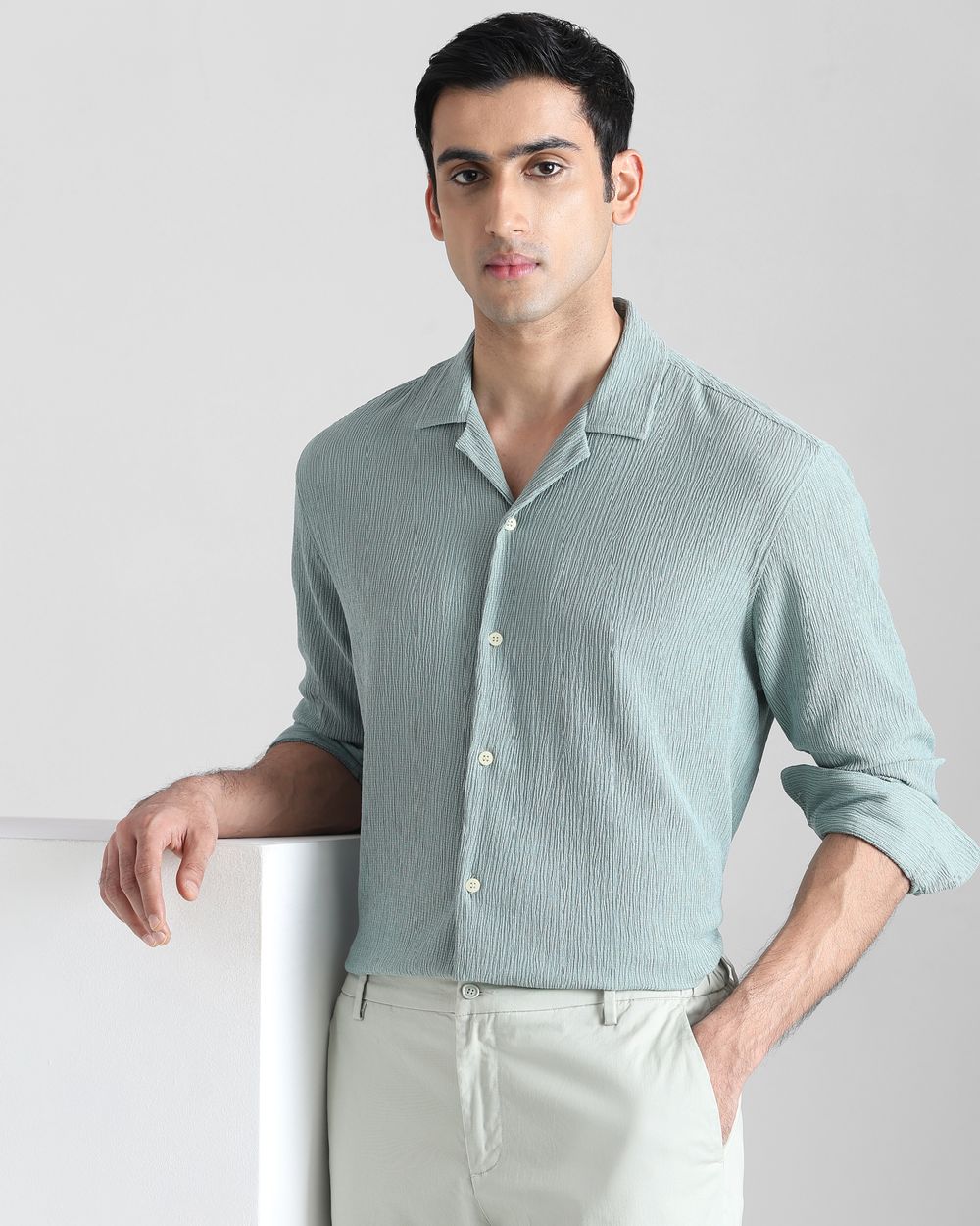 Green Textured Plain  Slim Fit Casual Shirt