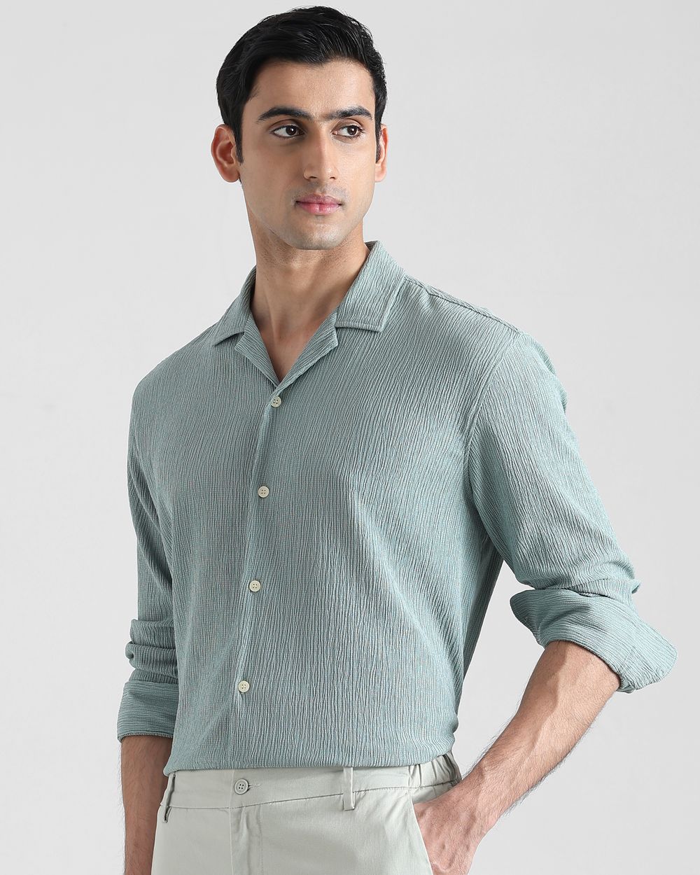 Green Textured Plain  Slim Fit Casual Shirt