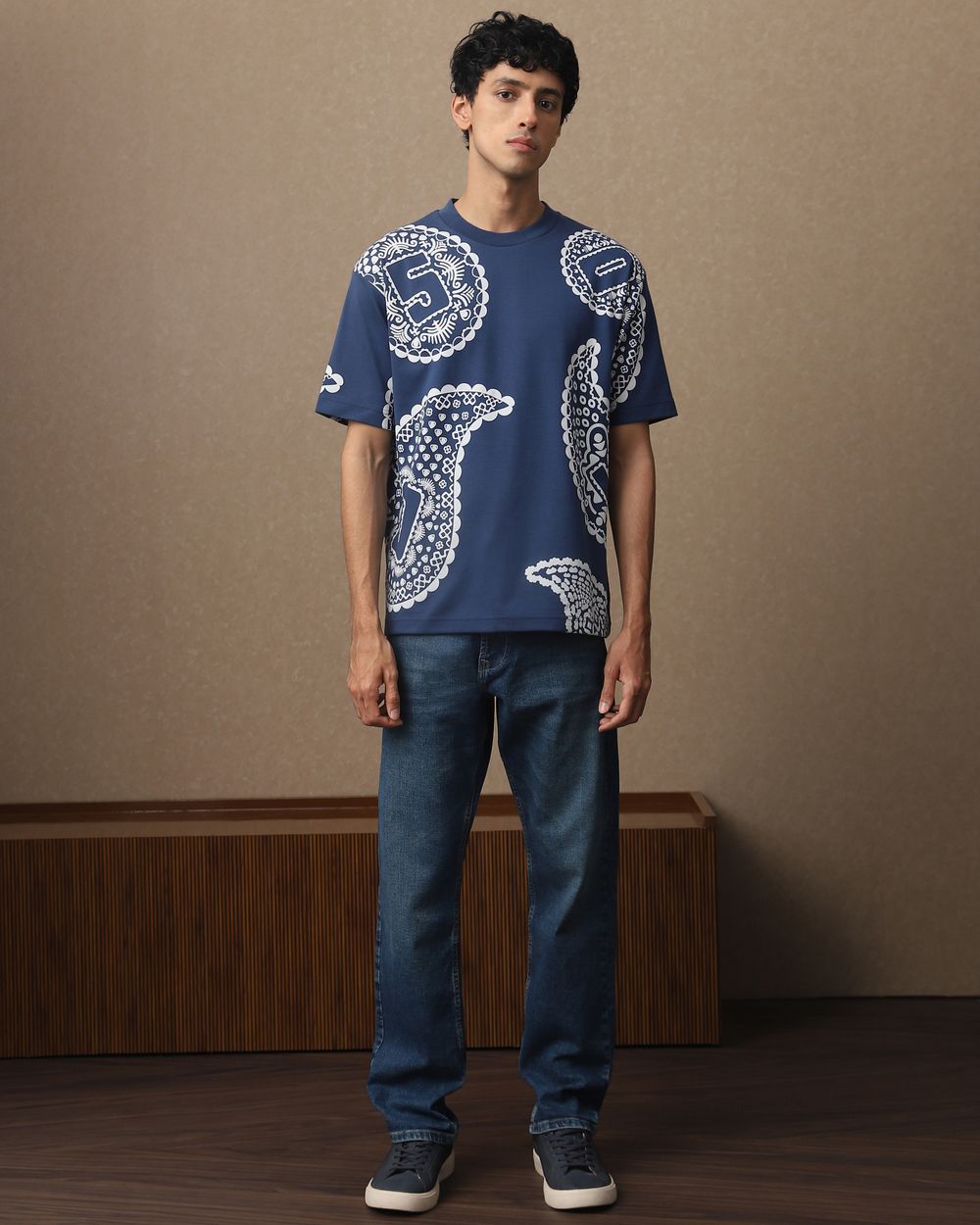 【 Jeans】 Paisley Flag T-shirt ★関税込★ Tommy Jeans large paisley flag t-shirt in off white and