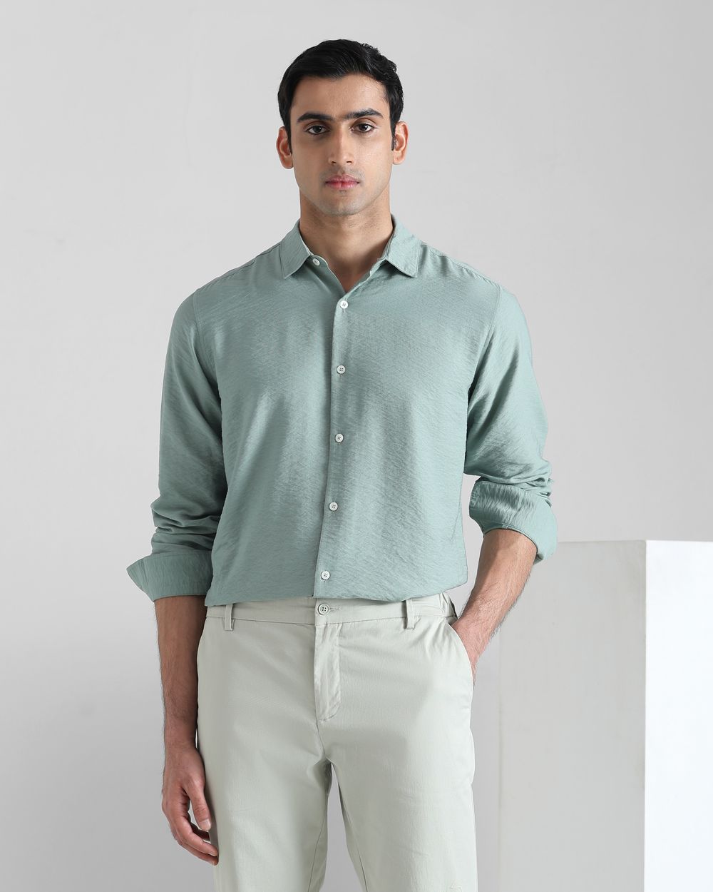 Green Textured Plain Slim Fit Casual Shirt