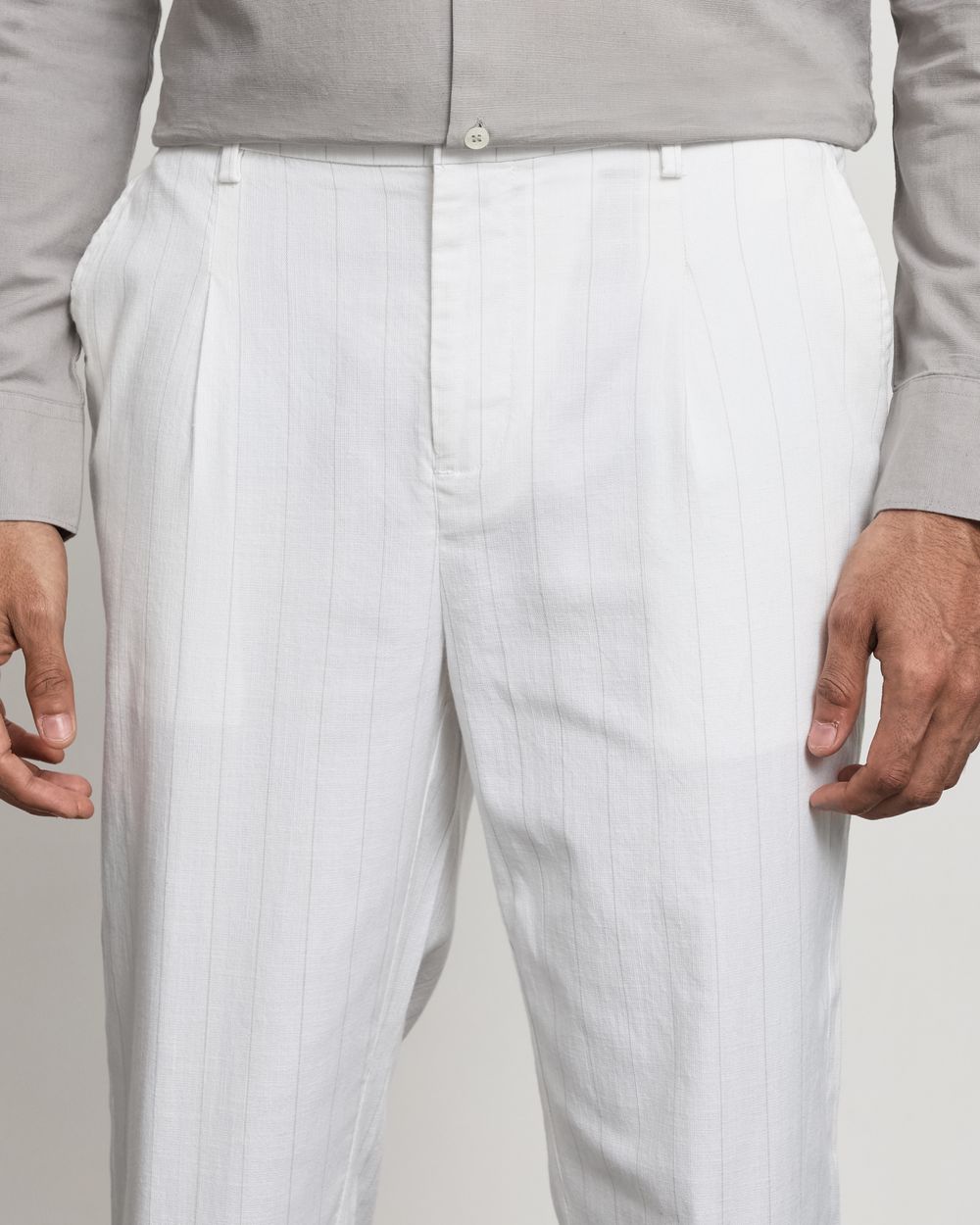 Off White Relaxed Tapered Fit Single Pleated Pants