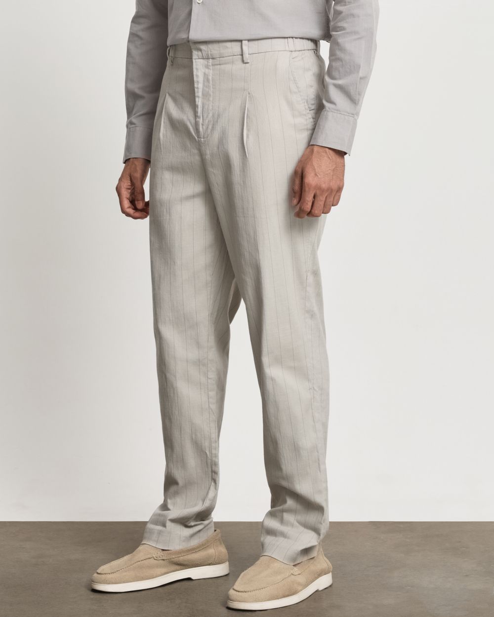 Light Grey Relaxed Tapered Fit Single Pleated Pants