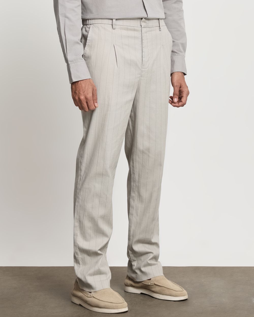Light Grey Relaxed Tapered Fit Single Pleated Pants