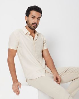 Off White Textured Plain Slim Fit Casual Shirt