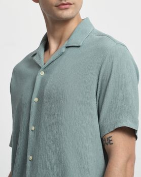 Green Textured Plain  Relaxed Fit Casual Shirt
